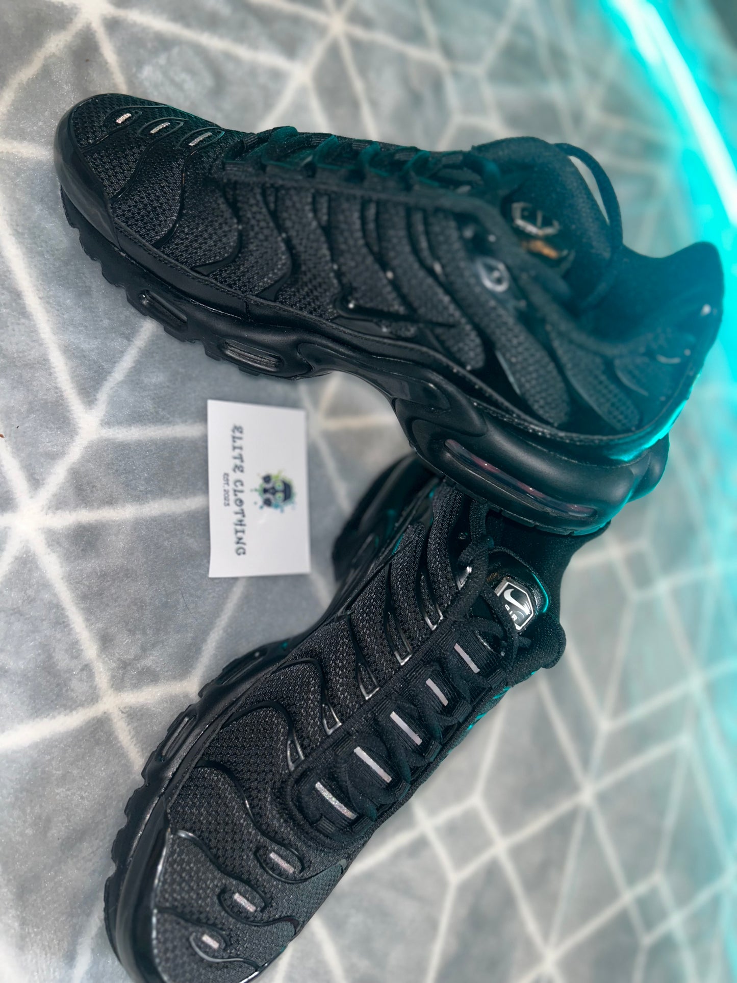 Nike tn triple black