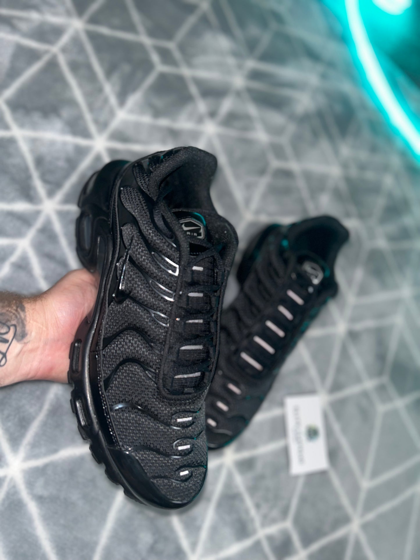 Nike tn triple black