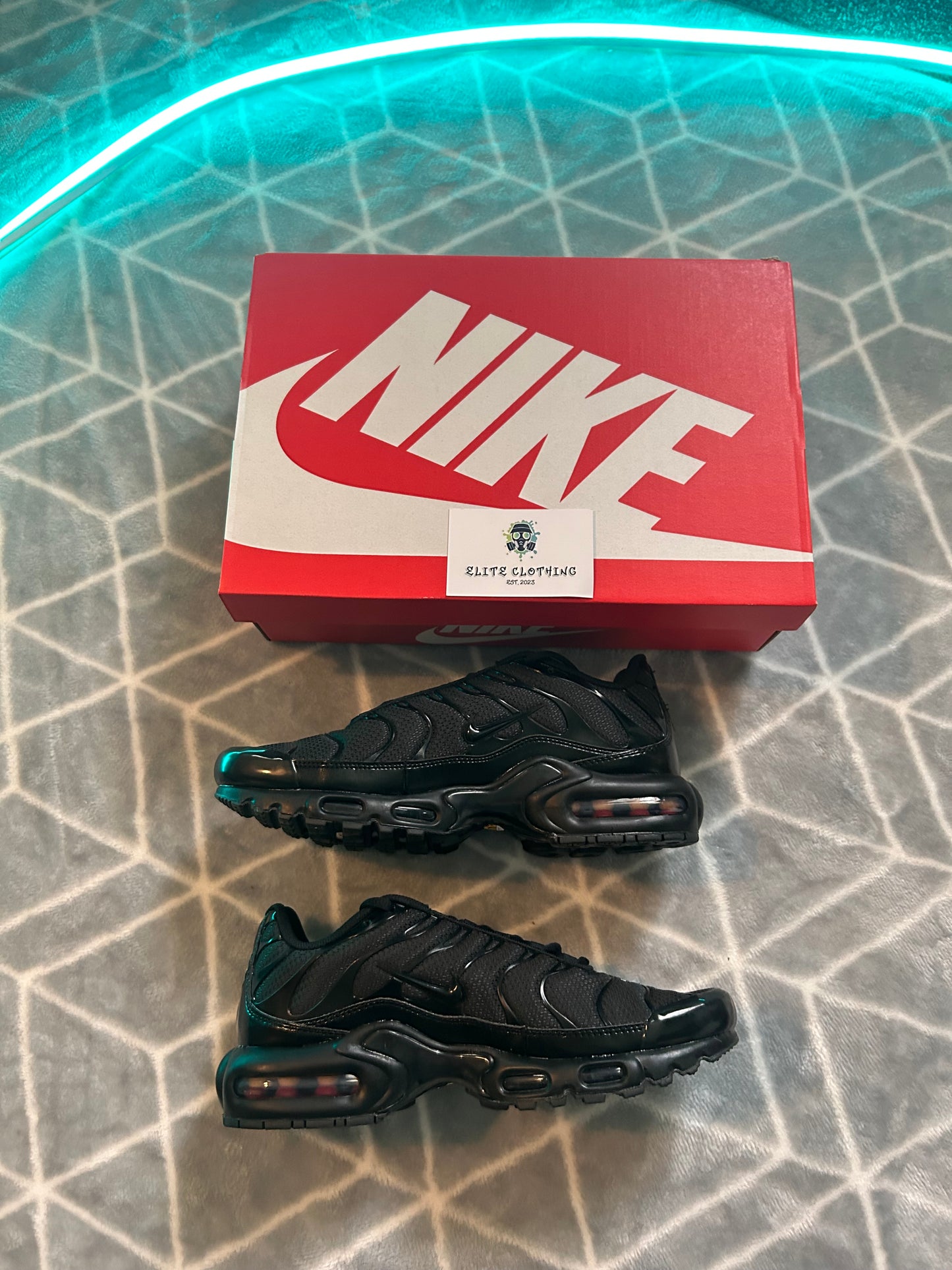 Nike tn triple black